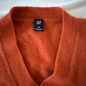 GAP sweater v neck